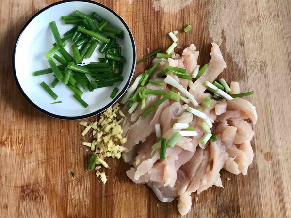 腐竹木耳炒雞肉的做法-咸鮮味炒菜譜-易網健康養(yǎng)生網 腐竹木耳炒雞肉的做法-咸鮮味炒菜譜