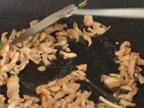 腐竹木耳炒雞肉的做法-咸鮮味炒菜譜-易網健康養(yǎng)生網 腐竹木耳炒雞肉的做法-咸鮮味炒菜譜