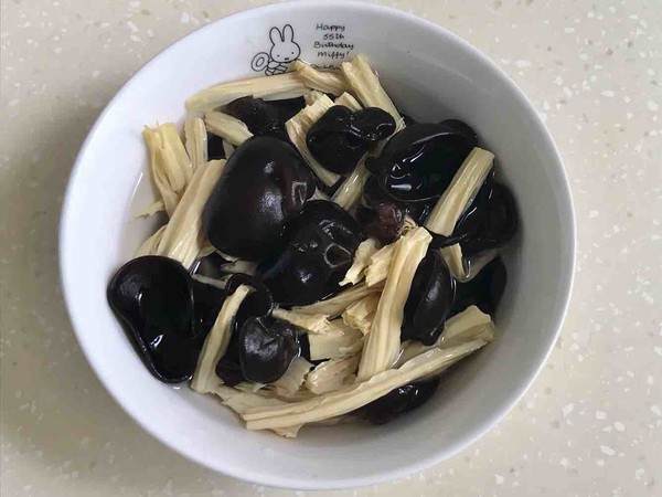 腐竹木耳炒雞肉的做法-咸鮮味炒菜譜-易網健康養(yǎng)生網 腐竹木耳炒雞肉的做法-咸鮮味炒菜譜
