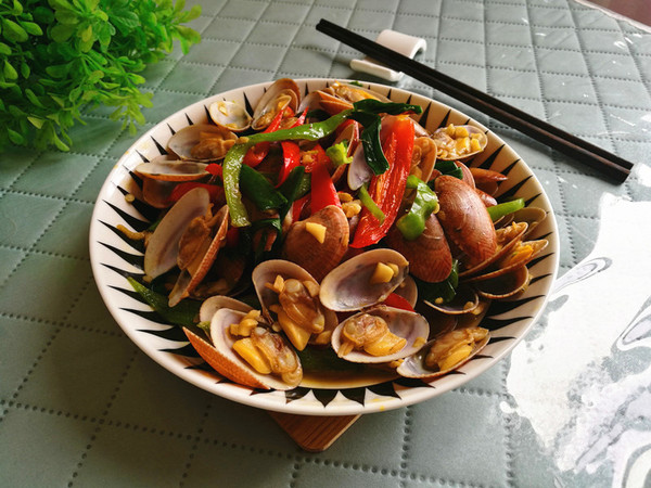 雙椒炒花甲的做法-咸鮮味炒菜譜-易網健康養生網 雙椒炒花甲的做法-咸鮮味炒菜譜