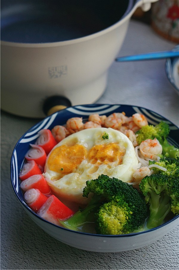 蝦仁蟹棒鮮湯粉的做法-家常味煮菜譜-易網健康養生網 蝦仁蟹棒鮮湯粉的做法-家常味煮菜譜