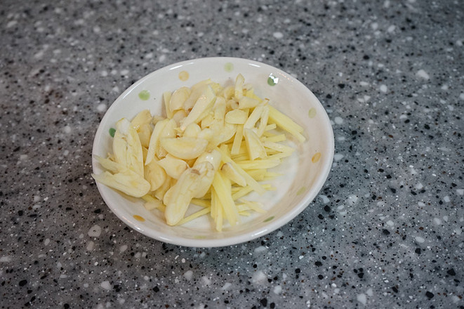 青椒炒香干的做法-香辣味炒菜譜-易網健康養生網 青椒炒香干的做法-香辣味炒菜譜