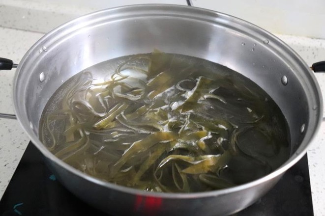 涼拌海帶絲的做法-香辣味拌菜譜-易網健康養生網 涼拌海帶絲的做法-香辣味拌菜譜