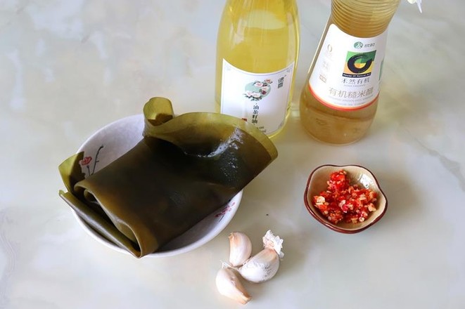 涼拌海帶絲的做法-香辣味拌菜譜-易網<a href=http://m.aoa7937.com/ target=_blank class=infotextkey>健康養生</a>網 涼拌海帶絲的做法-香辣味拌菜譜