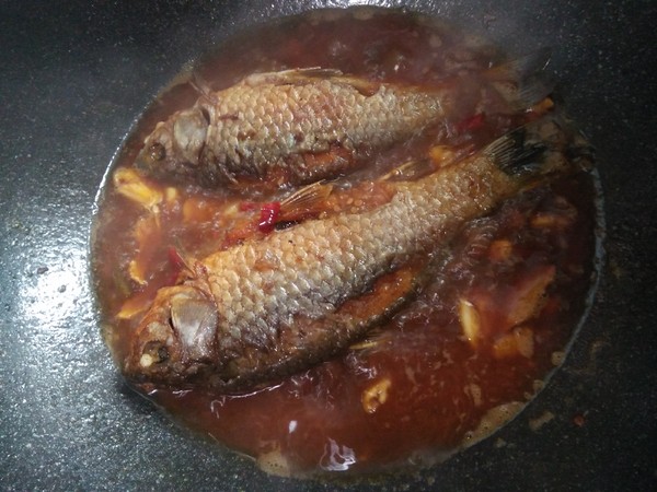 蔥燒鯽魚的做法-香辣味燒菜譜