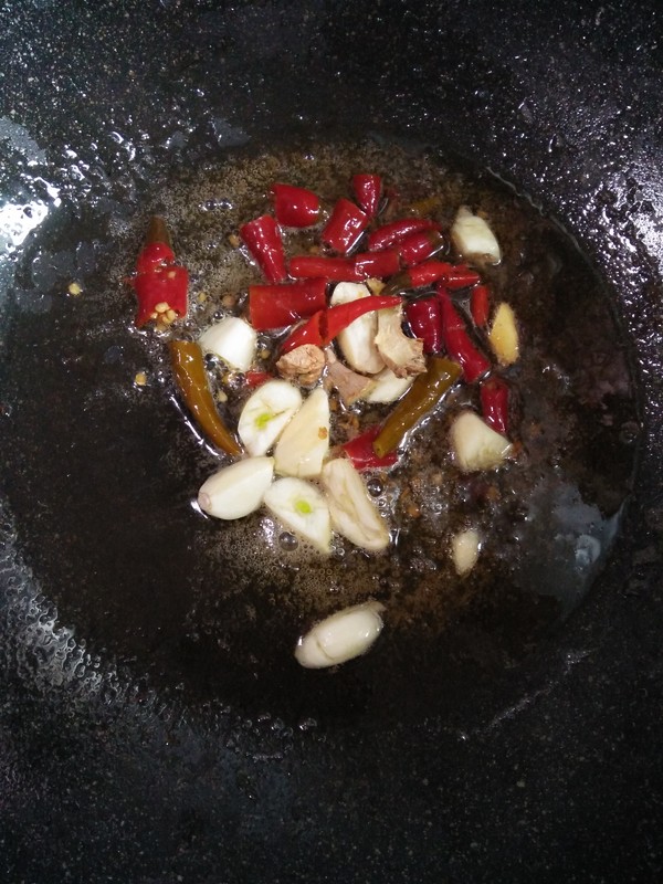 蔥燒鯽魚的做法-香辣味燒菜譜