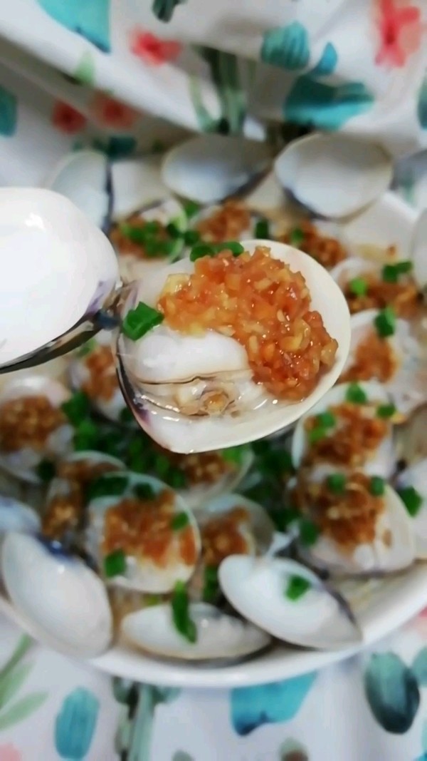蒜蓉粉絲蒸花貝的做法-咸鮮味蒸菜譜-易網健康養(yǎng)生網 蒜蓉粉絲蒸花貝的做法-咸鮮味蒸菜譜