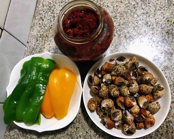 彩椒辣醬炒花螺的做法-香辣味炒菜譜-易網<a href=http://m.aoa7937.com/ target=_blank class=infotextkey>健康養生</a>網 彩椒辣醬炒花螺的做法-香辣味炒菜譜