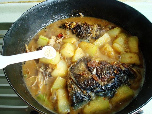 魚頭燉冬瓜的做法-魚香味燉菜譜