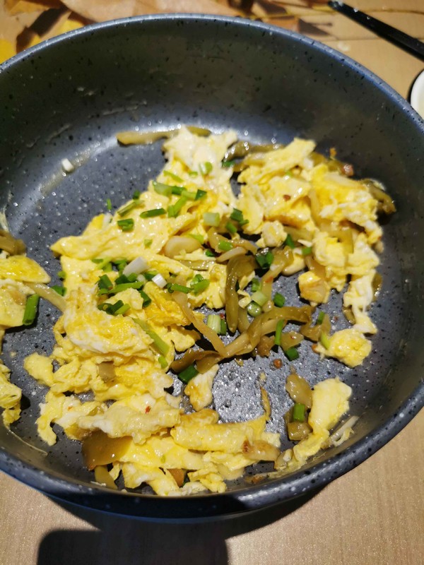 榨菜絲炒雞蛋的做法-咸鮮味炒菜譜