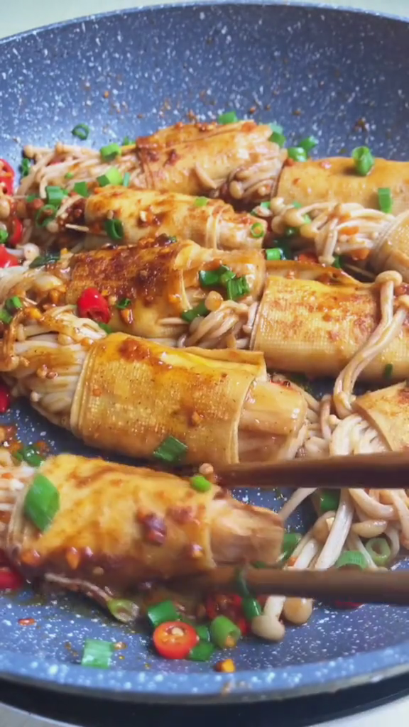 千張卷金針菇的做法-家常味燒菜譜-易網(wǎng)健康養(yǎng)生網(wǎng) 千張卷金針菇的做法-家常味燒菜譜