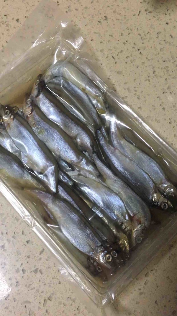 香酥多春魚的做法-家常味炸菜譜