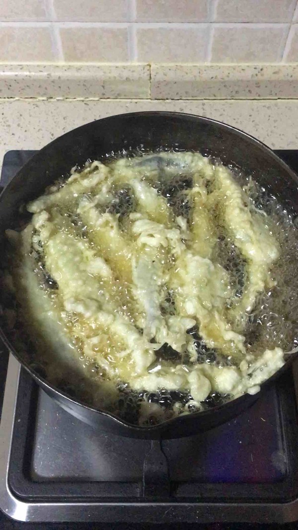 香酥多春魚的做法-家常味炸菜譜