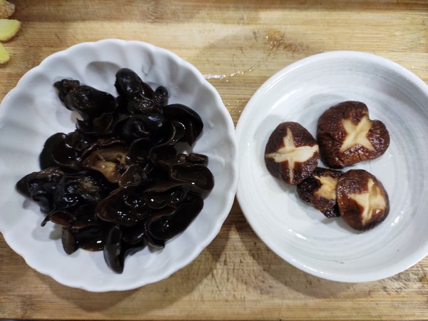 香菇木耳蒸雞的做法-咸鮮味蒸菜譜-易網(wǎng)健康養(yǎng)生網(wǎng) 香菇木耳蒸雞的做法-咸鮮味蒸菜譜