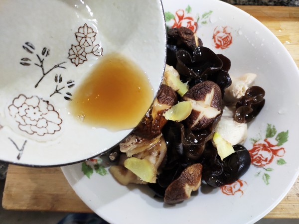 香菇木耳蒸雞的做法-咸鮮味蒸菜譜-易網(wǎng)健康養(yǎng)生網(wǎng) 香菇木耳蒸雞的做法-咸鮮味蒸菜譜