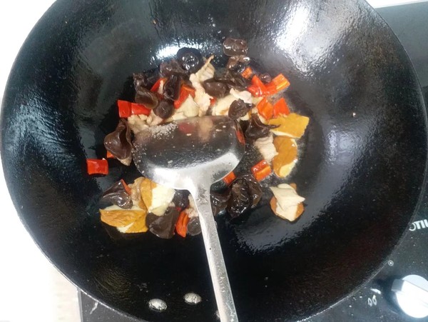 毛豆木耳炒肉片的做法-咸鮮味炒菜譜-易網健康養生網 毛豆木耳炒肉片的做法-咸鮮味炒菜譜