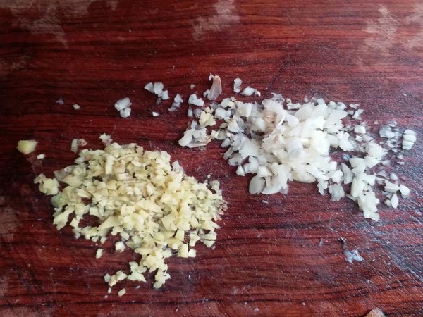 毛豆木耳炒肉片的做法-咸鮮味炒菜譜-易網健康養生網 毛豆木耳炒肉片的做法-咸鮮味炒菜譜