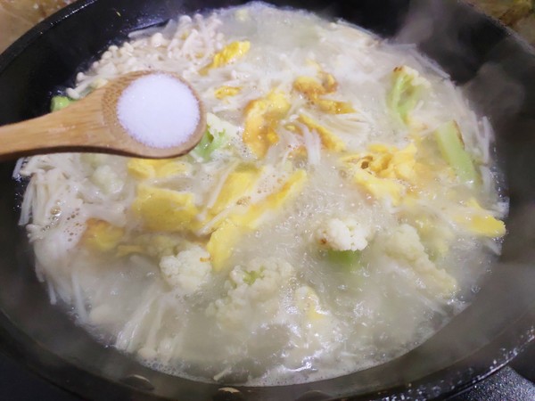有機(jī)花菜雞蛋湯的做法-咸鮮味煮菜譜