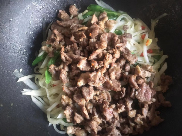 白蘿卜絲炒羊肉的做法-家常味炒菜譜-易網健康養生網 白蘿卜絲炒羊肉的做法-家常味炒菜譜