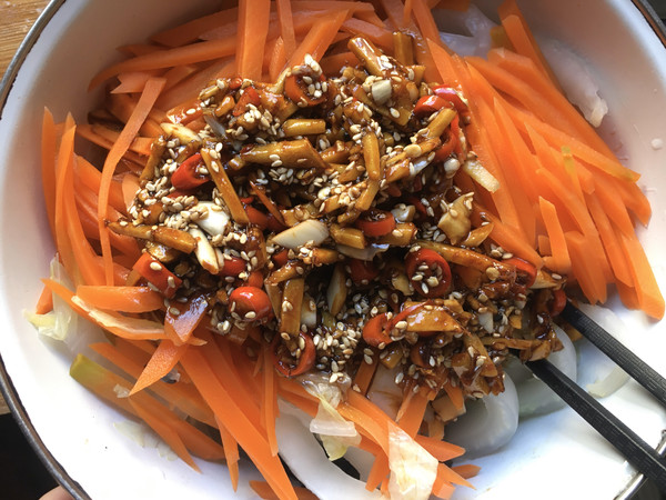 涼拌白菜梗的做法-酸辣味拌菜譜-易網(wǎng)健康養(yǎng)生網(wǎng) 涼拌白菜梗的做法-酸辣味拌菜譜