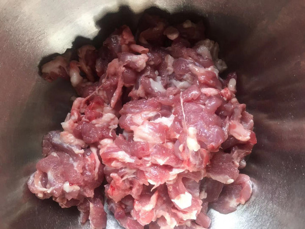 白蘿卜絲炒羊肉的做法-家常味炒菜譜-易網<a href=http://m.aoa7937.com/ target=_blank class=infotextkey>健康養生</a>網 白蘿卜絲炒羊肉的做法-家常味炒菜譜