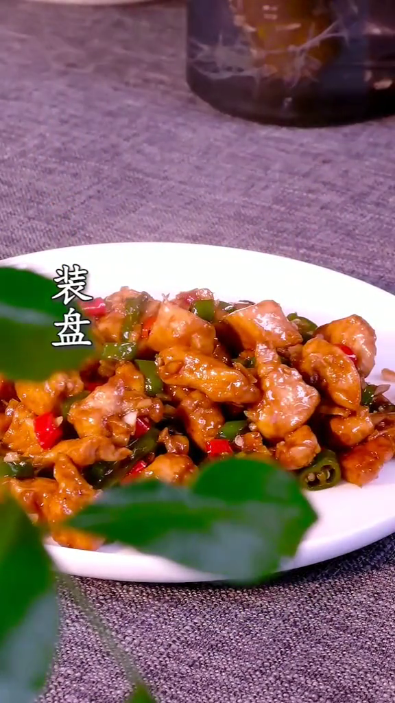 辣子雞丁的做法-家常味炒菜譜-易網健康養生網 辣子雞丁的做法-家常味炒菜譜