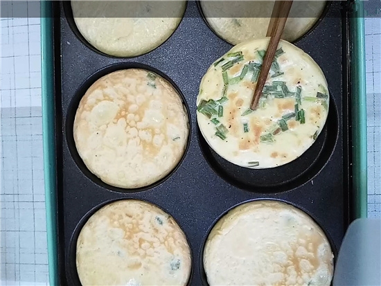 香蔥雞蛋餅的做法-蔥香味煎菜譜-易網(wǎng)健康養(yǎng)生網(wǎng) 香蔥雞蛋餅的做法-蔥香味煎菜譜