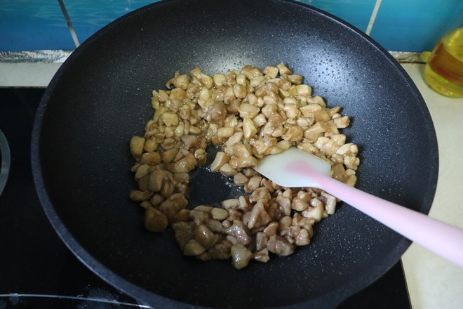 家庭版宮保雞丁的做法-家常味炒菜譜-易網健康養生網 家庭版宮保雞丁的做法-家常味炒菜譜