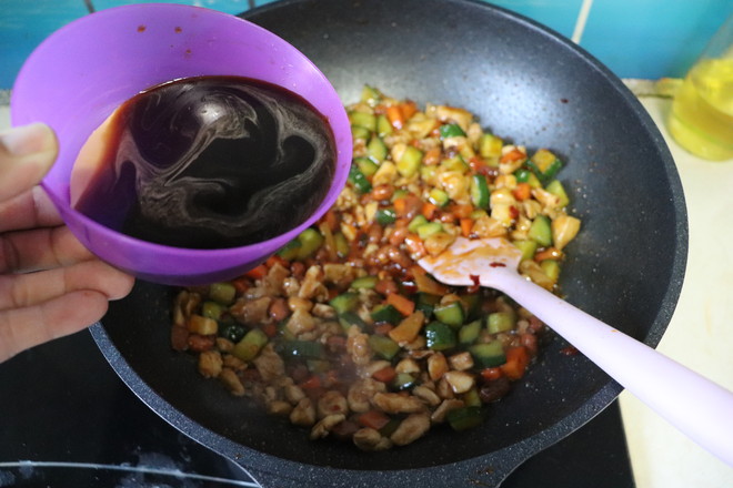 家庭版宮保雞丁的做法-家常味炒菜譜-易網健康養生網 家庭版宮保雞丁的做法-家常味炒菜譜
