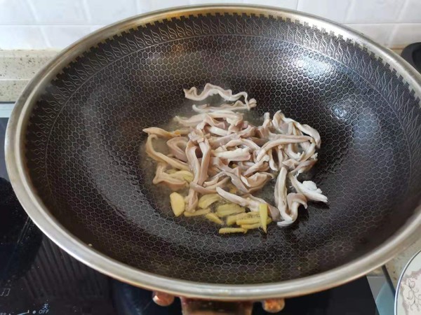三椒紅油肚片的做法-香辣味炒菜譜-易網健康養生網 三椒紅油肚片的做法-香辣味炒菜譜
