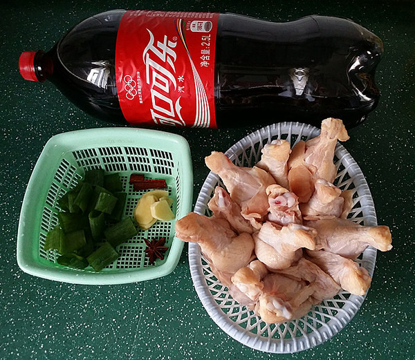 可樂雞翅根的做法-咸鮮味燒菜譜-易網<a href=http://m.aoa7937.com/ target=_blank class=infotextkey>健康養生</a>網 可樂雞翅根的做法-咸鮮味燒菜譜
