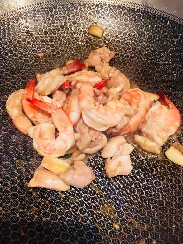 海鮮蝦炒雞的做法-咸鮮味炒菜譜-易網(wǎng)健康養(yǎng)生網(wǎng) 海鮮蝦炒雞的做法-咸鮮味炒菜譜