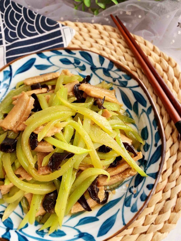青筍炒肉絲的做法-家常味炒菜譜-易網健康養生網 青筍炒肉絲的做法-家常味炒菜譜