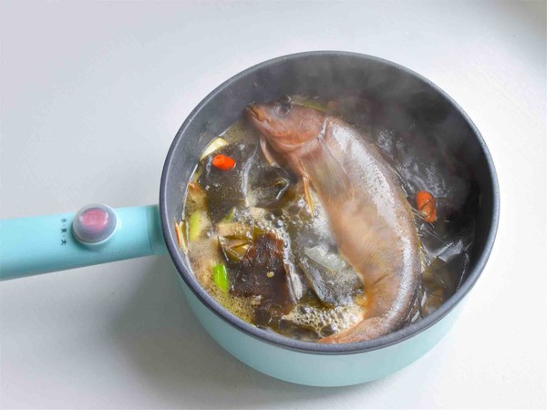 海帶燉魚的做法-咸鮮味燉菜譜