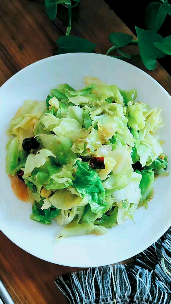 炒甘藍的做法-家常味炒菜譜-易網健康養生網 炒甘藍的做法-家常味炒菜譜