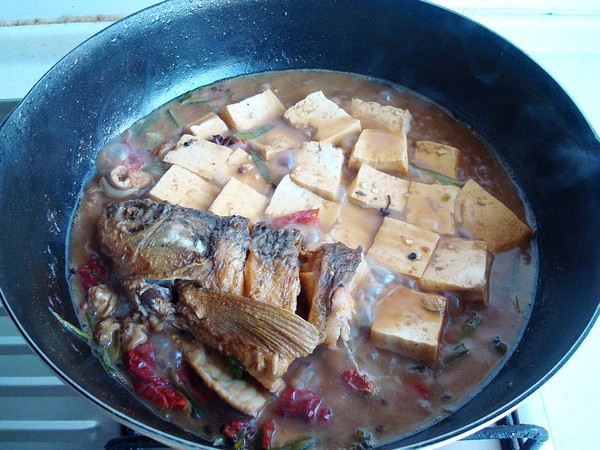 豆腐燉魚頭的做法-家常味燉菜譜-易網健康養生網 豆腐燉魚頭的做法-家常味燉菜譜