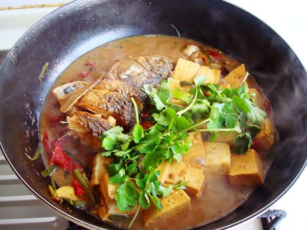 豆腐燉魚頭的做法-家常味燉菜譜-易網健康養生網 豆腐燉魚頭的做法-家常味燉菜譜