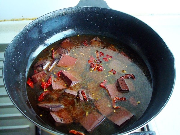 黃心菜燉血塊的做法-家常味燉菜譜-易網(wǎng)健康養(yǎng)生網(wǎng) 黃心菜燉血塊的做法-家常味燉菜譜