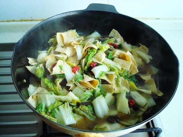 黃心菜燉血塊的做法-家常味燉菜譜-易網(wǎng)健康養(yǎng)生網(wǎng) 黃心菜燉血塊的做法-家常味燉菜譜