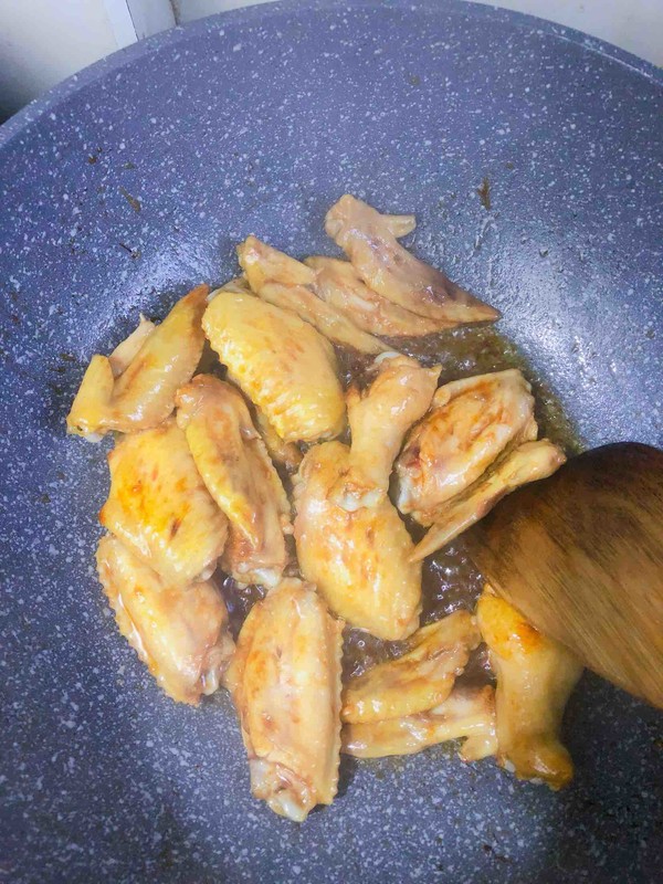 可樂(lè)雞翅的做法-醬香味燒菜譜-易網(wǎng)健康養(yǎng)生網(wǎng) 可樂(lè)雞翅的做法-醬香味燒菜譜