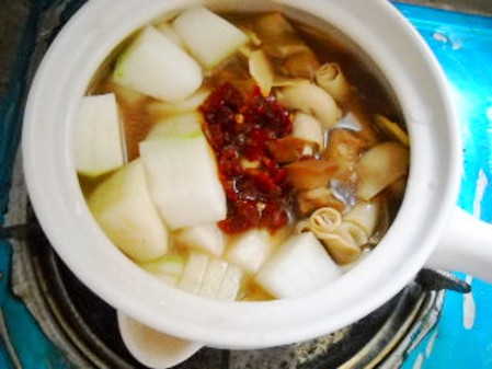 千張結筍干冬瓜煲的做法-家常味煲菜譜-易網健康養生網 千張結筍干冬瓜煲的做法-家常味煲菜譜