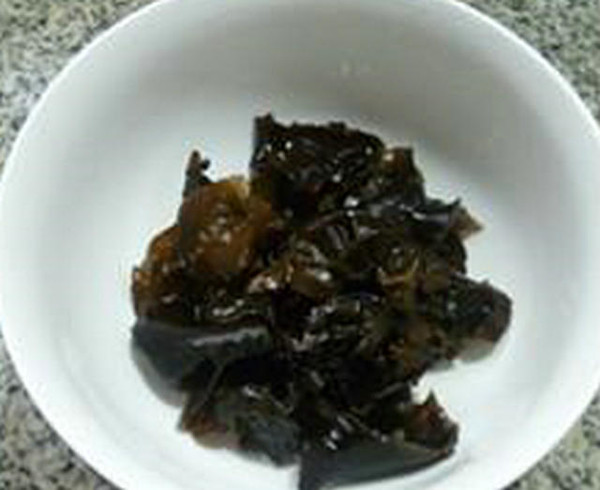 黑木耳洋蔥炒小油方的做法-家常味炒菜譜