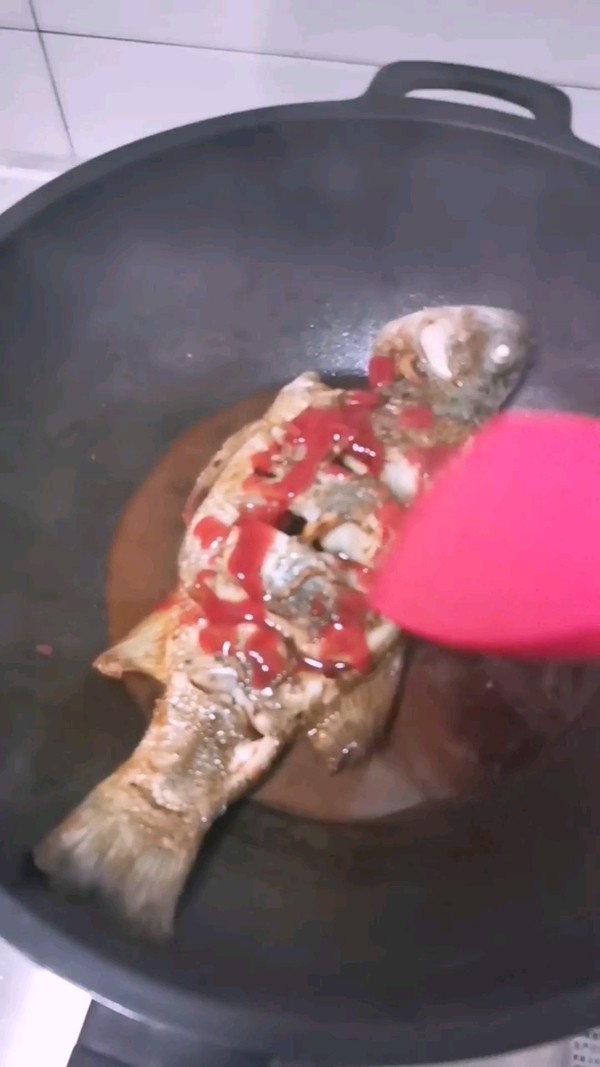 紅燒鱸魚的做法-家常味煮菜譜