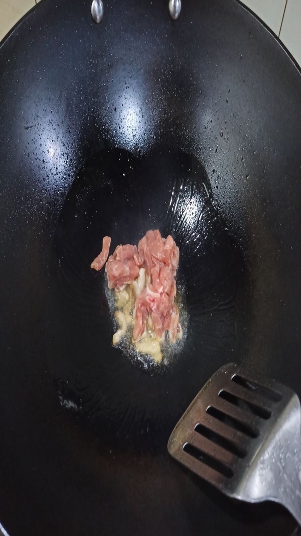 雪菜肉絲炒年糕的做法-咸鮮味炒菜譜