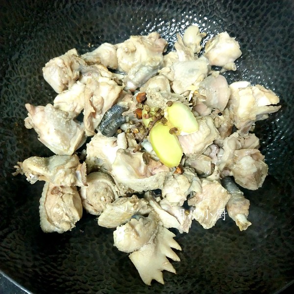 白玉菇燉雞的做法-家常味燉菜譜-易網健康養生網 白玉菇燉雞的做法-家常味燉菜譜