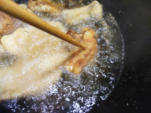 脆皮炸排骨的做法-家常味炸菜譜-易網健康養生網 脆皮炸排骨的做法-家常味炸菜譜