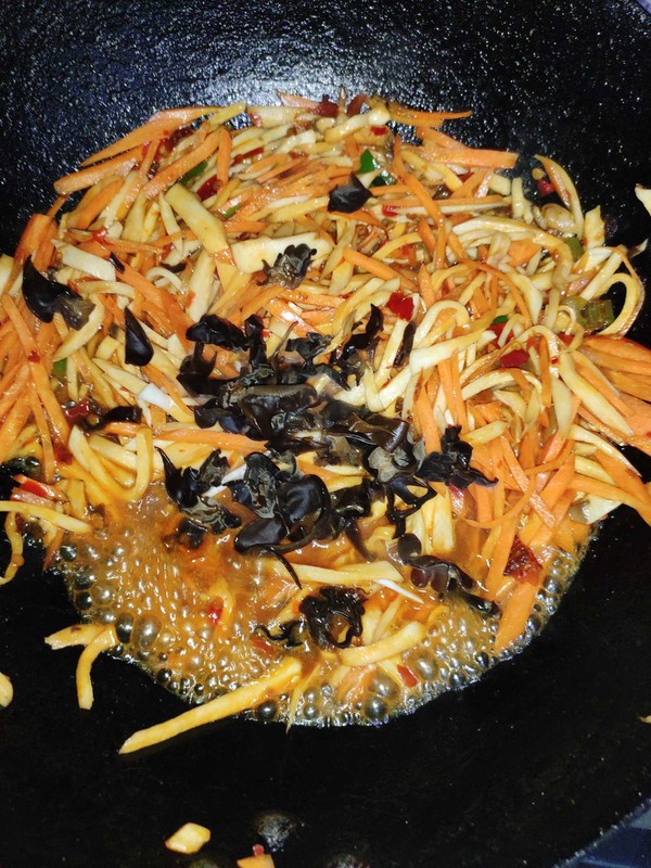 雞腿菇炒三絲的做法-魚香味炒菜譜