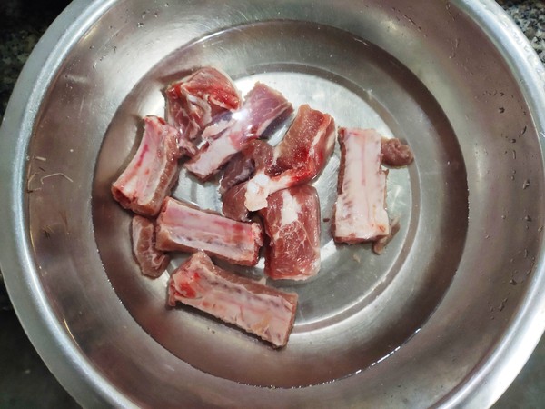 脆皮炸排骨的做法-家常味炸菜譜-易網<a href=http://m.aoa7937.com/ target=_blank class=infotextkey>健康養生</a>網 脆皮炸排骨的做法-家常味炸菜譜