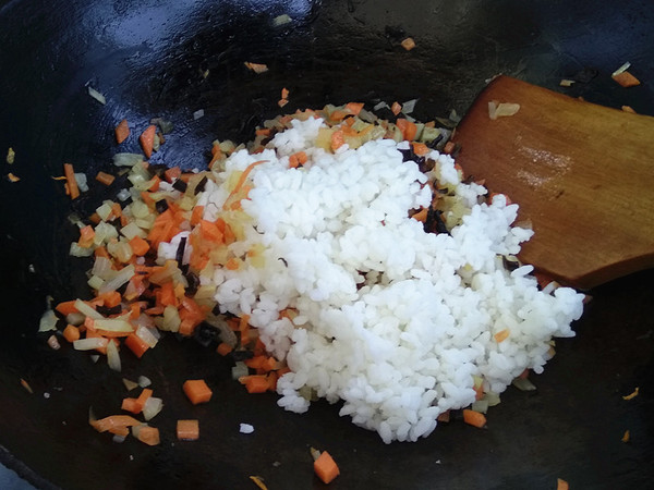 牛肉腸時(shí)蔬炒飯的做法-咸鮮味炒菜譜