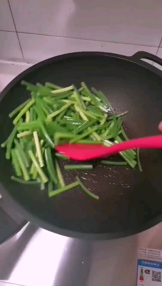 雞蛋炒苔蒜的做法-家常味炒菜譜